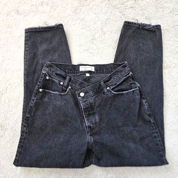 Abercrombie & Fitch Denim - Abercrombie Curve Love Button Fly Dad High Rise Crossover Jeans Womens 28 / 6s